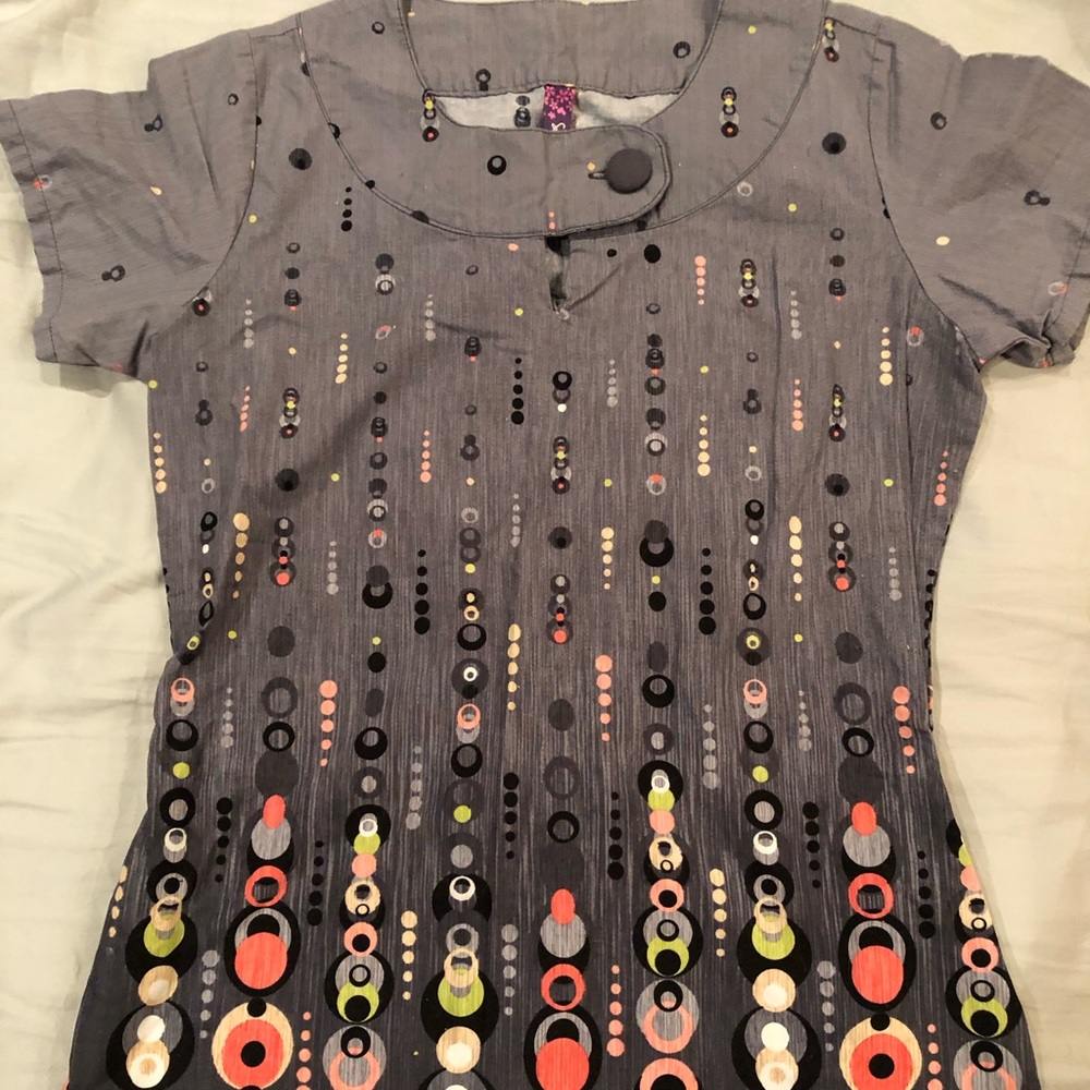 Medical scrubs top